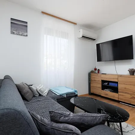 Apartment Sanja B4+1 *